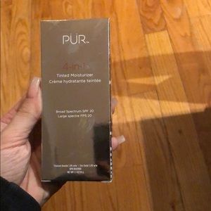 PUR 4-1 tinted moisturizer